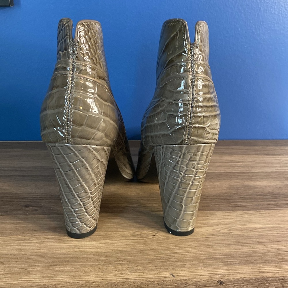 Pour la Victorie Crocodile Print Ankle Boots - Picture 4 of 8